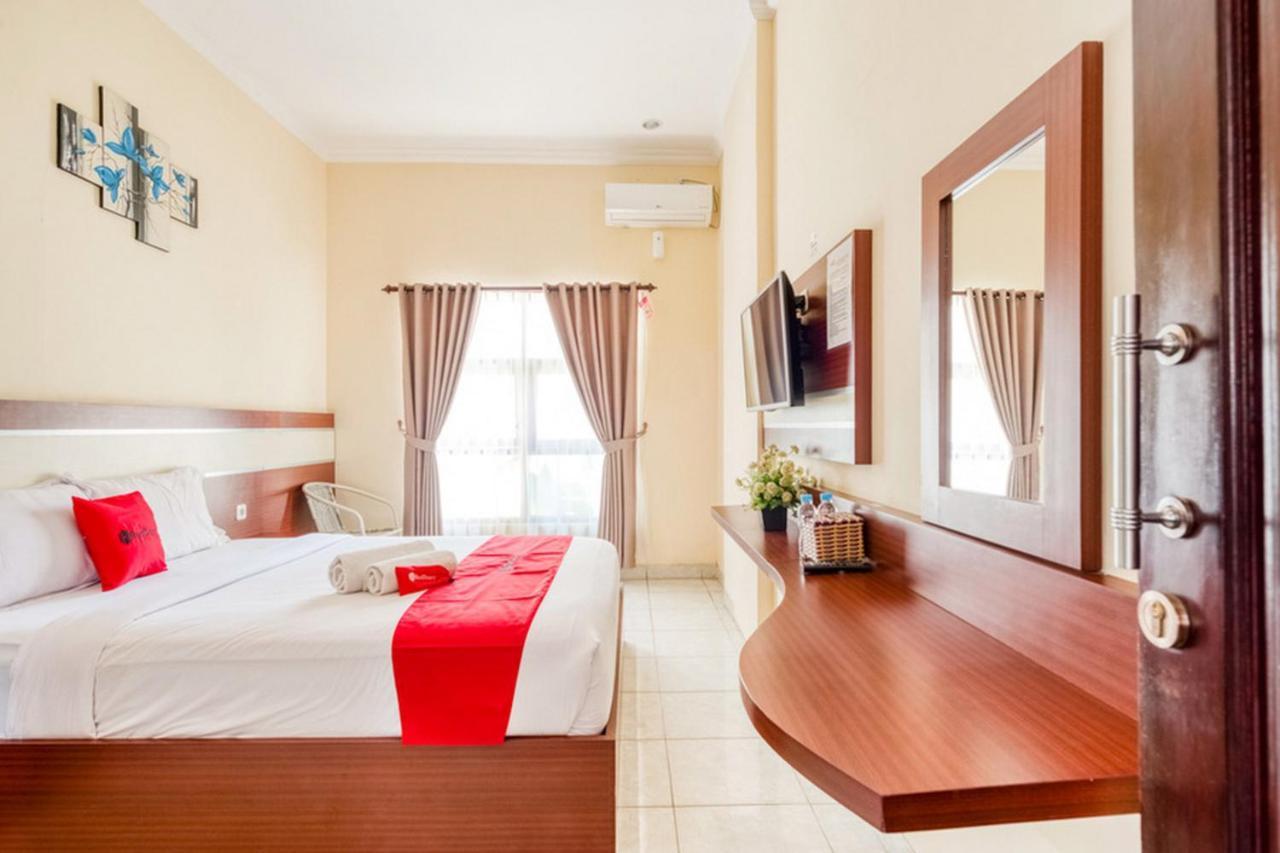 เรดดอร์ซ ชาเรียะห์ แอต จาลัน ซิมปัง กาจายานา Hotel มะลัง ภายนอก รูปภาพ