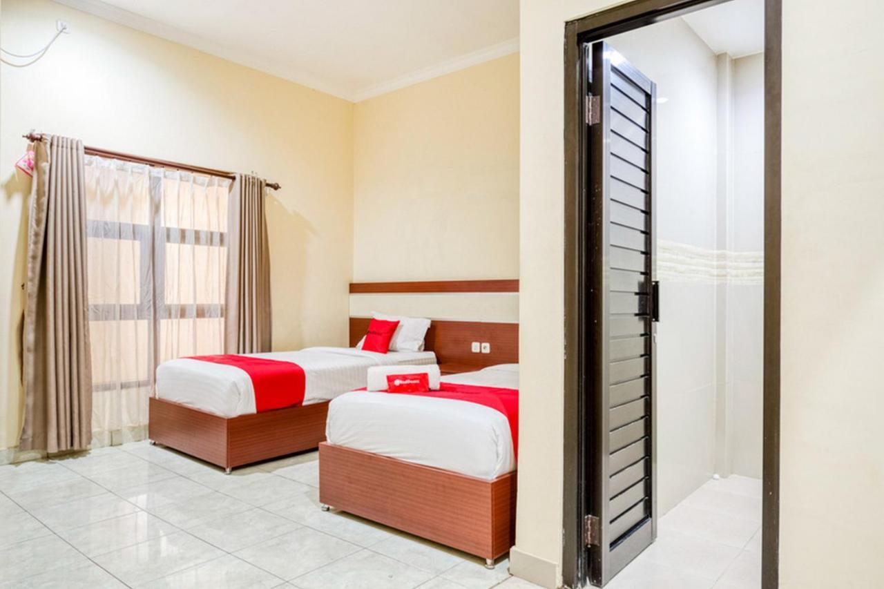 เรดดอร์ซ ชาเรียะห์ แอต จาลัน ซิมปัง กาจายานา Hotel มะลัง ภายนอก รูปภาพ