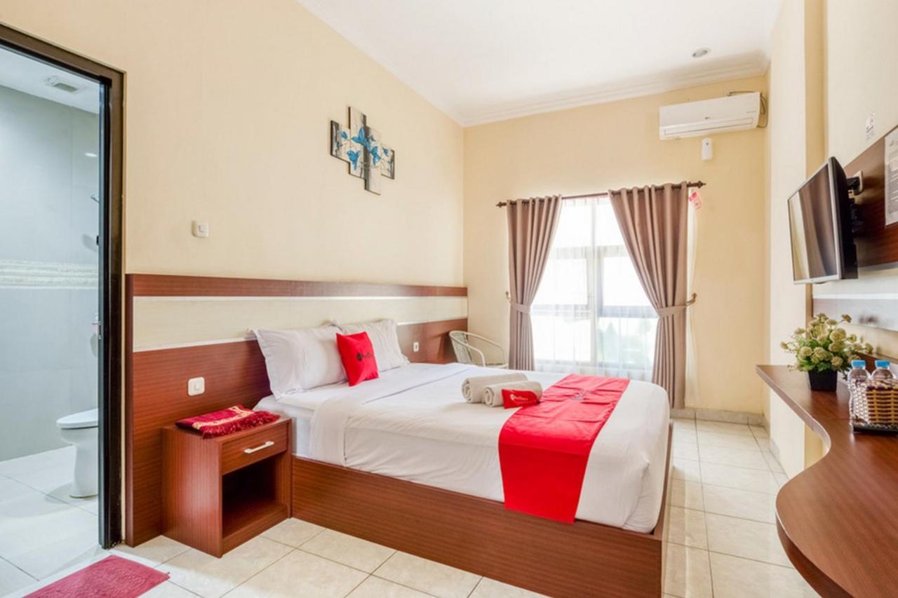 เรดดอร์ซ ชาเรียะห์ แอต จาลัน ซิมปัง กาจายานา Hotel มะลัง ภายนอก รูปภาพ